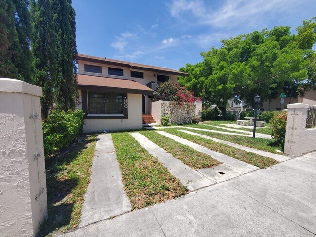 Foto del edificio - 600 SW 89th Ct