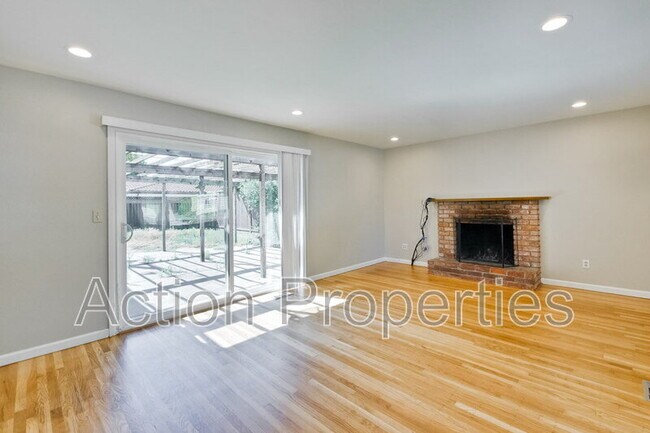 Foto del edificio - 1062 Kelly Dr