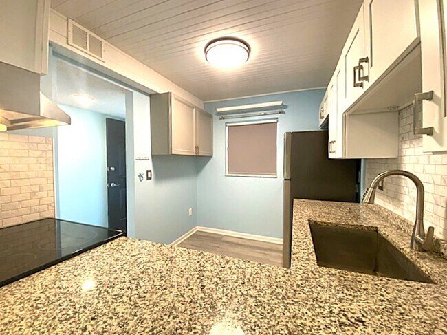 Building Photo - Beautiful 2 Bedroom Ormond Beach Condo