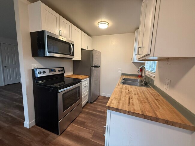 Foto del edificio - 545 Stringham Ave