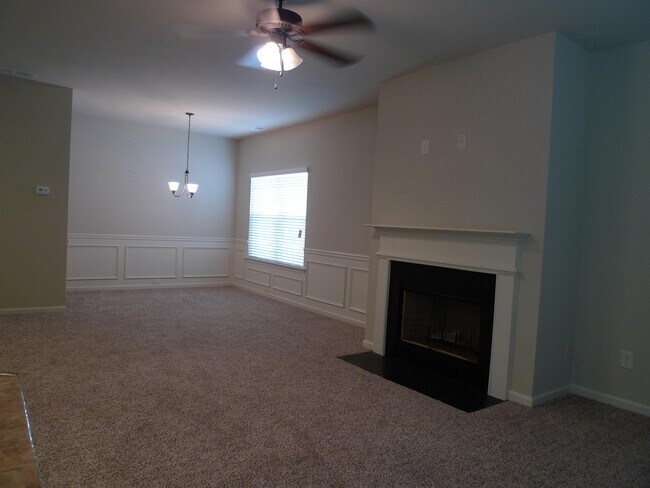 Foto del edificio - 3135 Englewood Dr