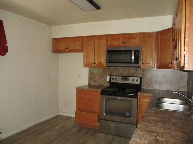 Foto del edificio - 3BR Townhome with garage! - Northampton School District