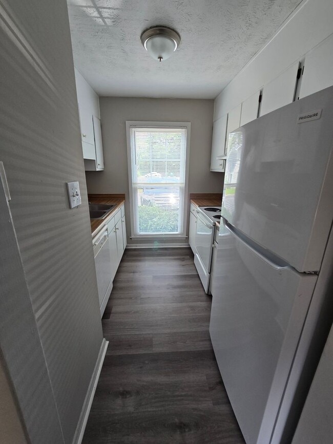 Building Photo - 526 Mill Cove