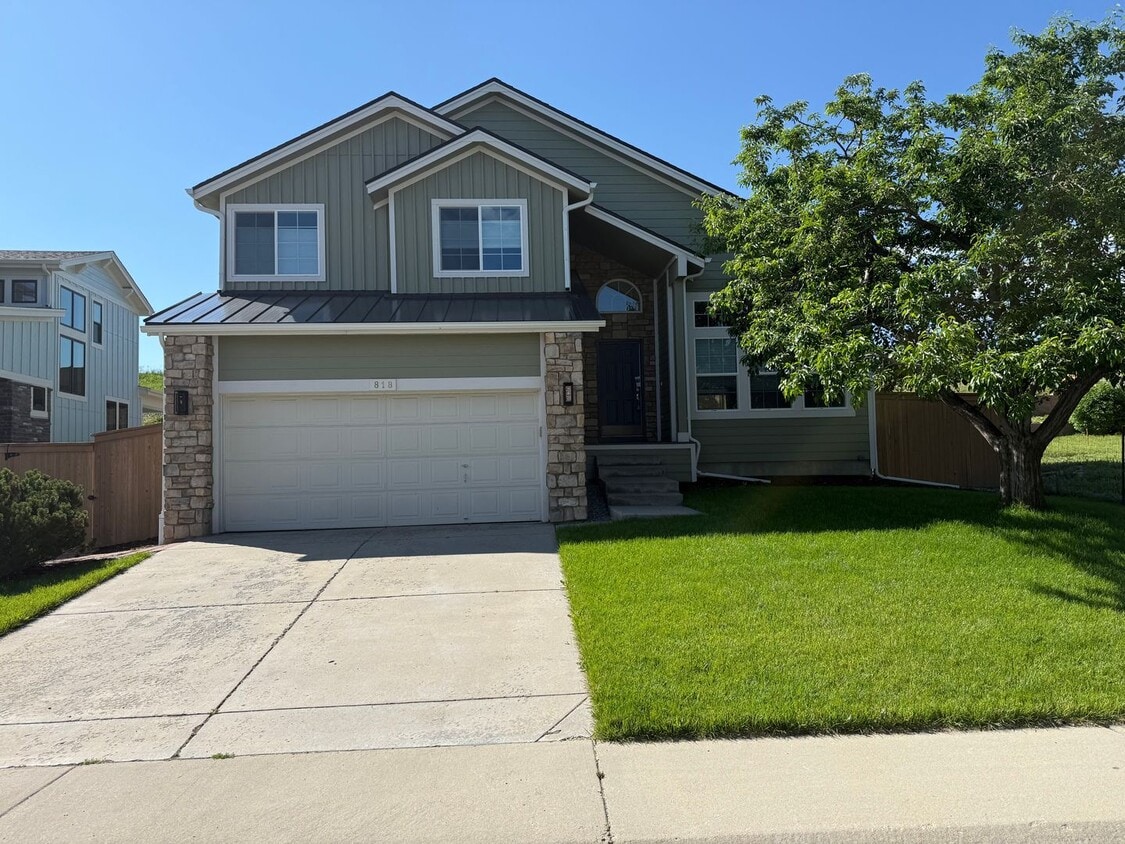 Photo - 818 Spyglass Cir, Louisville – Available July 1st