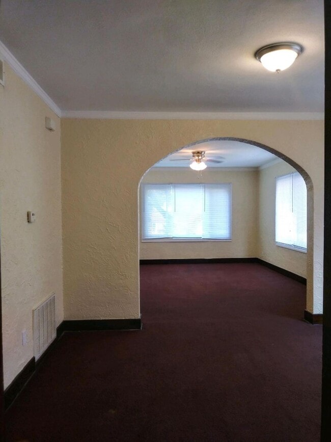 Building Photo - 2426 Benderwirt Ave