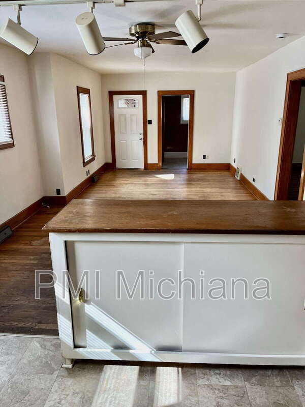 Foto del edificio - 126 Monmoor Ave