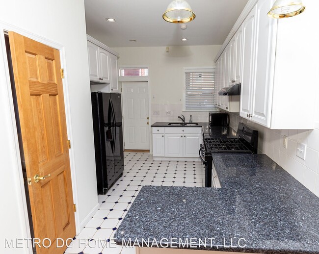 Building Photo - 3 br, 2.5 bath House - 1366 EMERALD ST NE