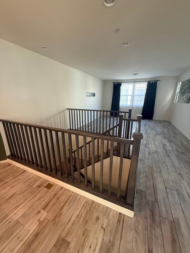 Foto del edificio - 1688 E Hampton Ln