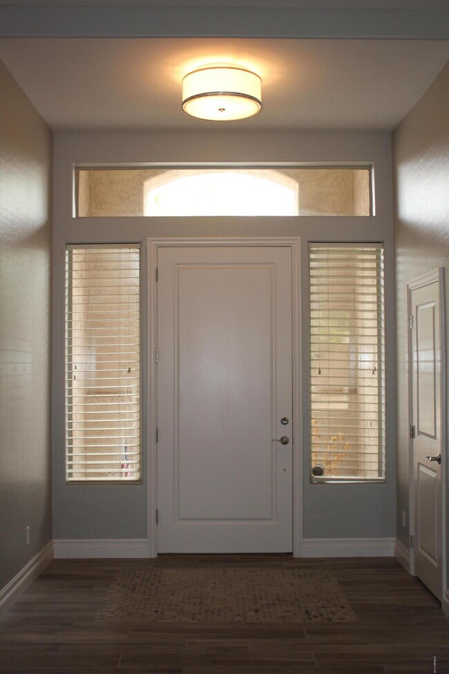 Building Photo - 7220 E Whistling Wind Way