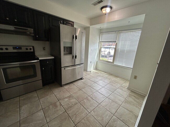 Building Photo - Townhome For Rent in Lancaster