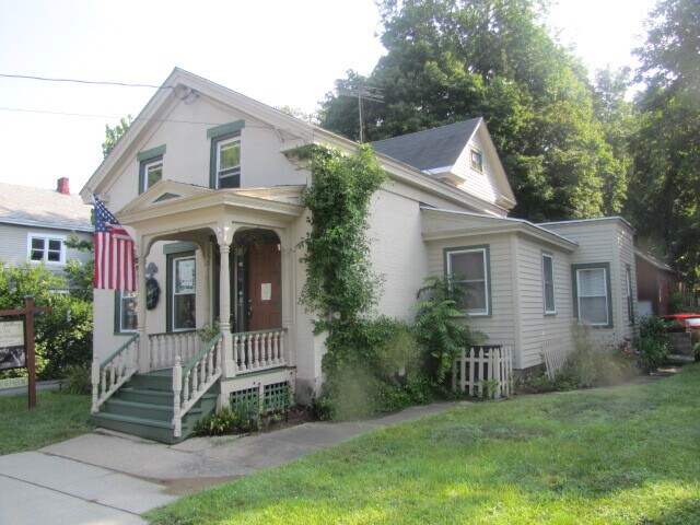 Primary Photo - 119 Bay St
