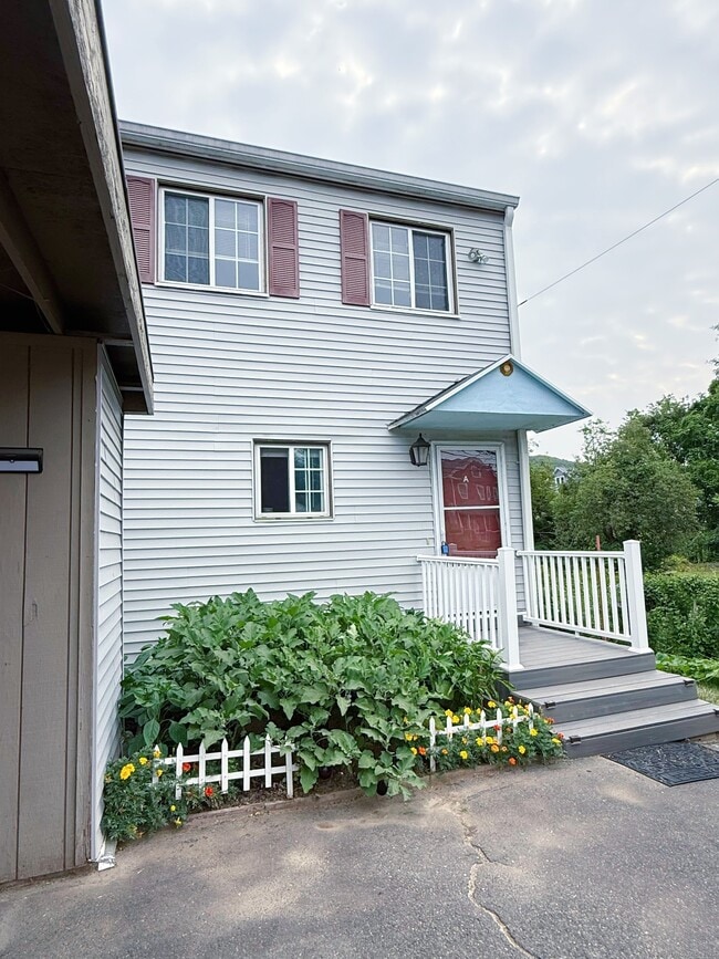 Building Photo - 1679 Litchfield Turnpike