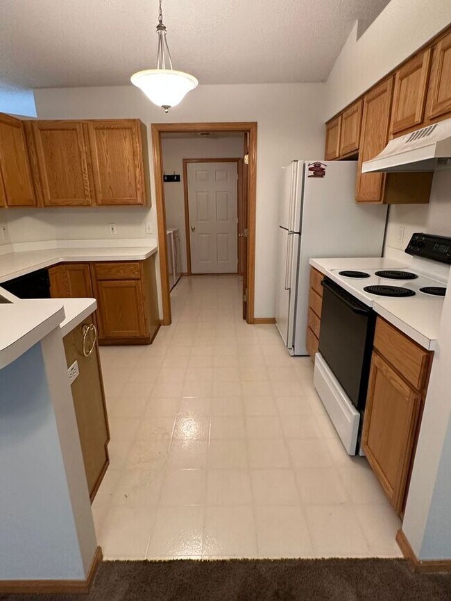 Foto del edificio - Champlin Patio Home, New Appliances and Ca...