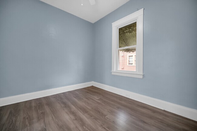 Foto del edificio - 2826 E 124th St