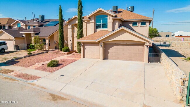 Building Photo - 695 Paseo del Mar Dr