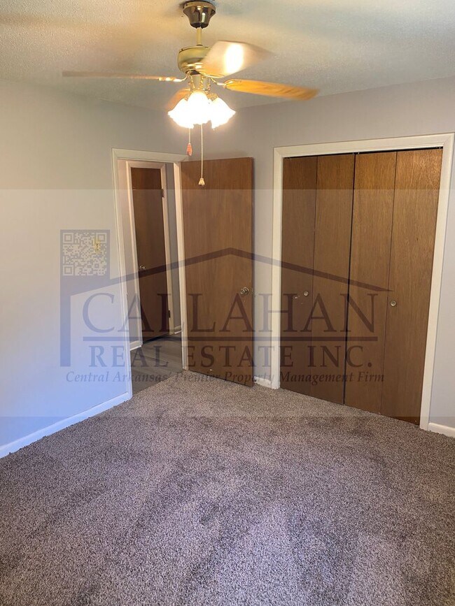 Building Photo - 8307 W Woodview Dr