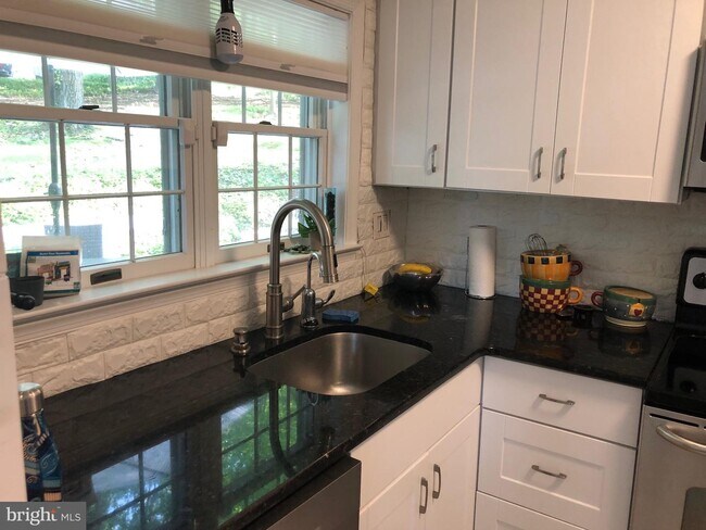 Foto del edificio - 653 Shoemaker Ln