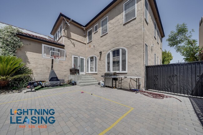Building Photo - 815 S Highland-1B