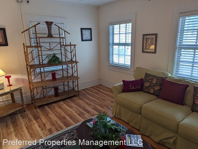 Building Photo - 3 br, 1 bath House - 800 Center Street
