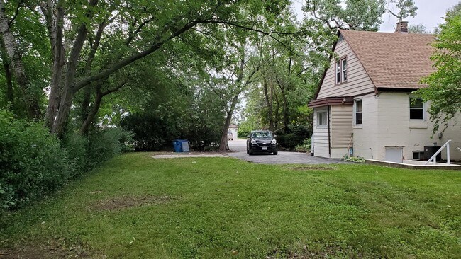 Foto del edificio - 9040 N Greenwood Ave