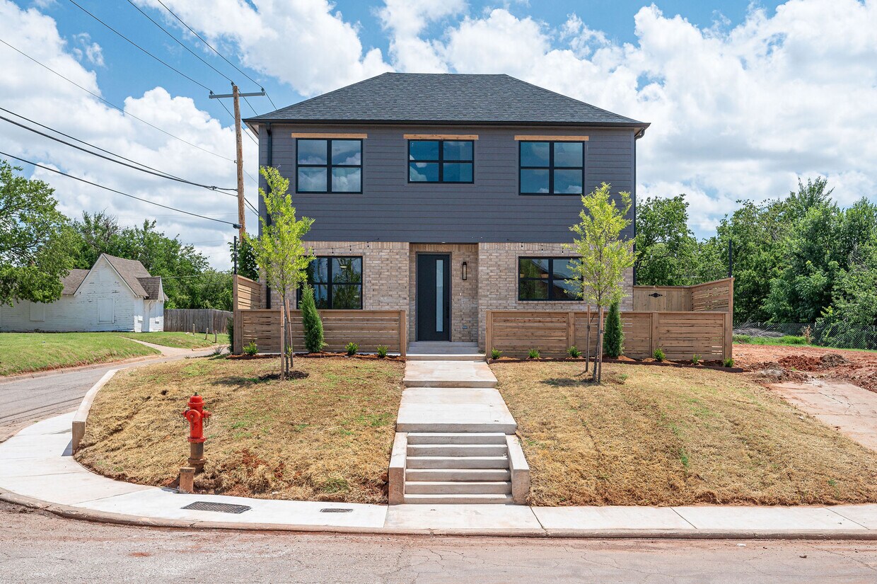 Foto principal - 4005 N Indiana Ave