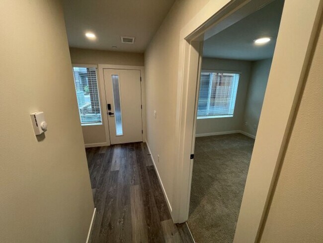 Foto del edificio - 4Bd/3.5Ba Snohomish Townhouse