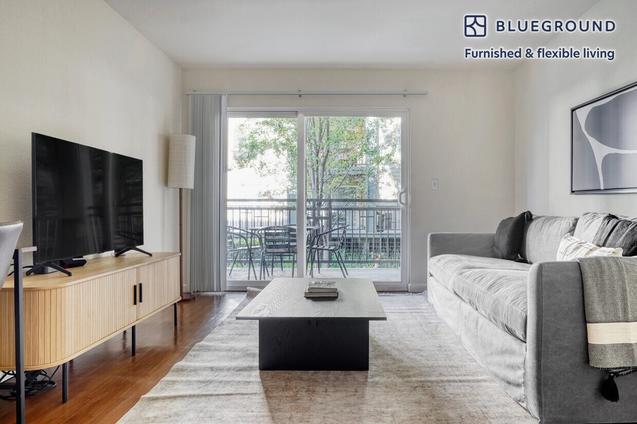 Foto principal - 1220 N Fair Oaks Ave