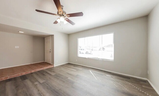 Foto del edificio - 16510 W Jenan Dr
