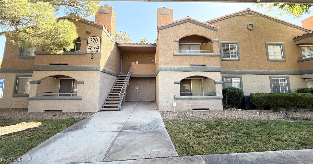 Primary Photo - 220 Mission Newport Ln