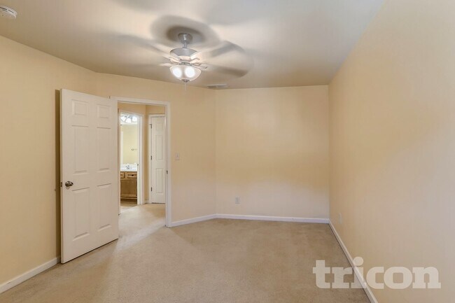 Building Photo - 281 Oakland Hills Way