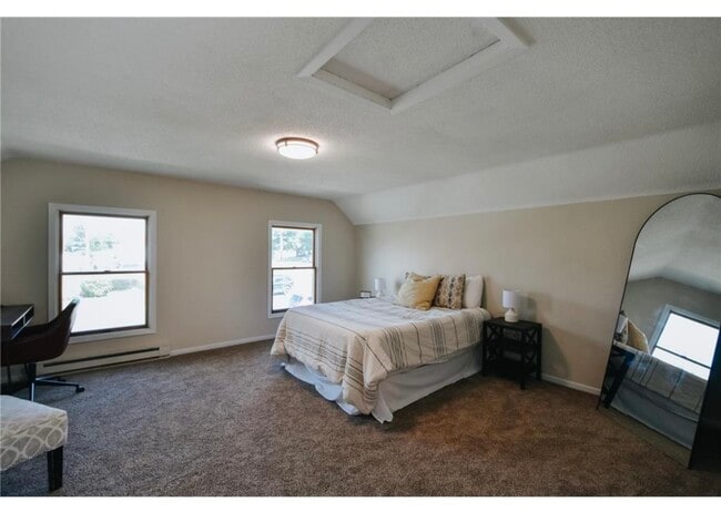 Building Photo - 576 East Ave