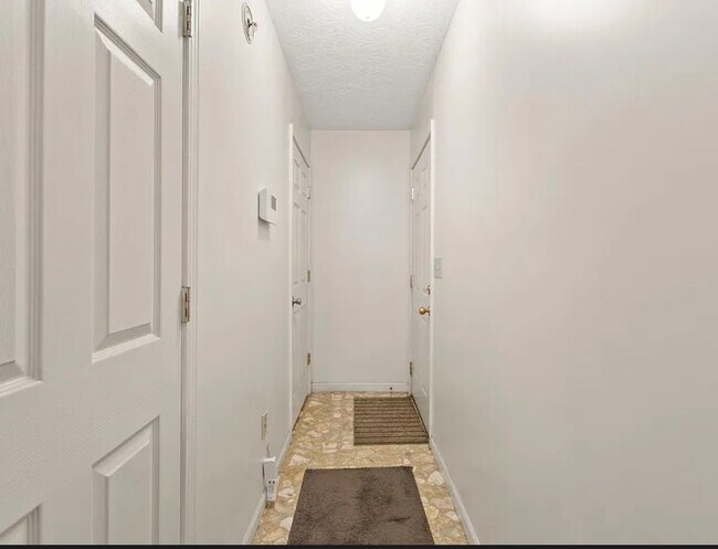 Foto del edificio - 3 Bedroom Available Now!
