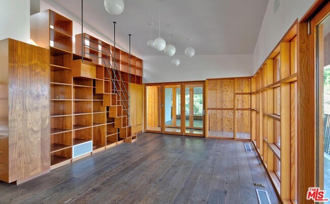 Foto del edificio - 1955 Park Dr