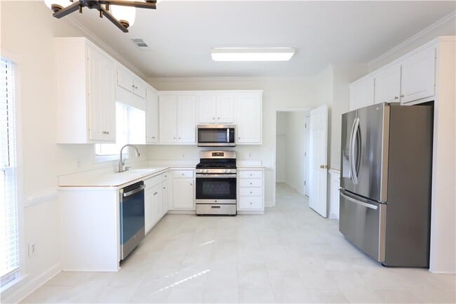 Building Photo - 1056 Oak Hollow Ct