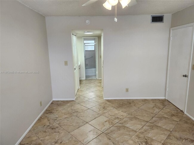 Building Photo - 9450 Poinciana Pl