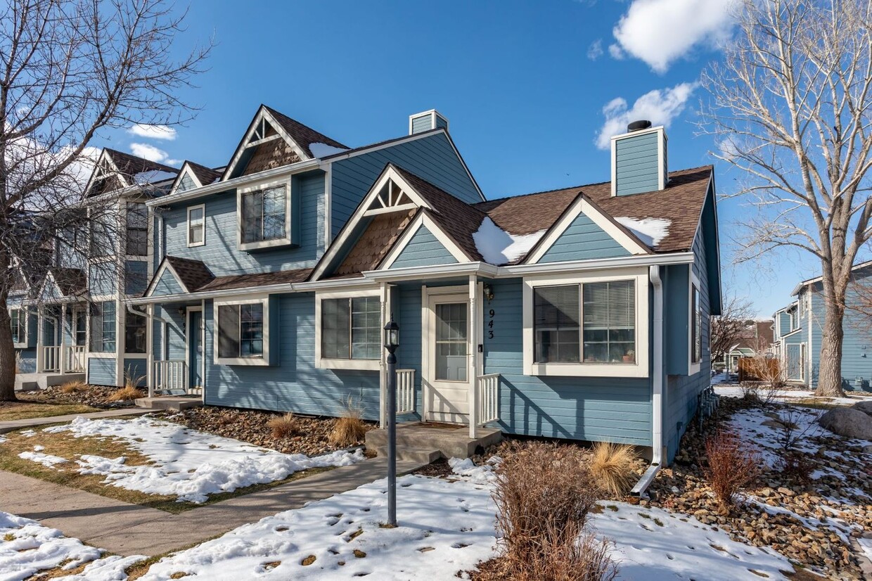 Primary Photo - Charming Townhome Near Fort Carson & The B...