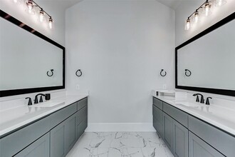 Building Photo - 7606 Redwoods Frst Dr