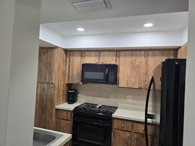 Building Photo - 3212 Strawflower Way