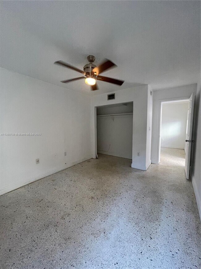 Building Photo - 560 NE 63rd St