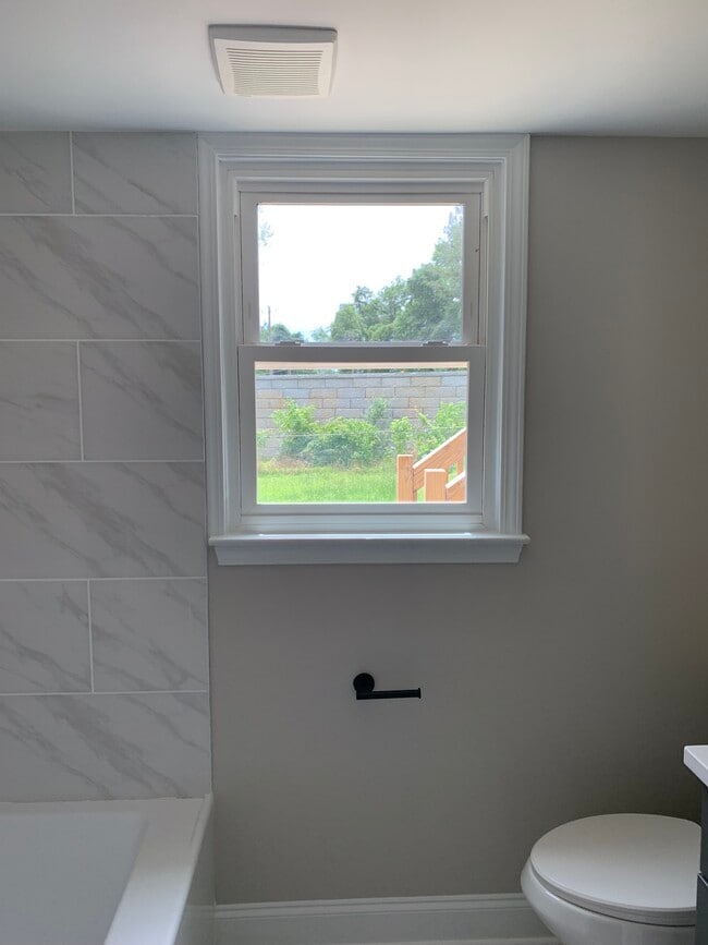 Building Photo - 2824 Wyncote Dr