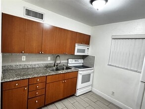 Building Photo - 30 SE 4th Ave