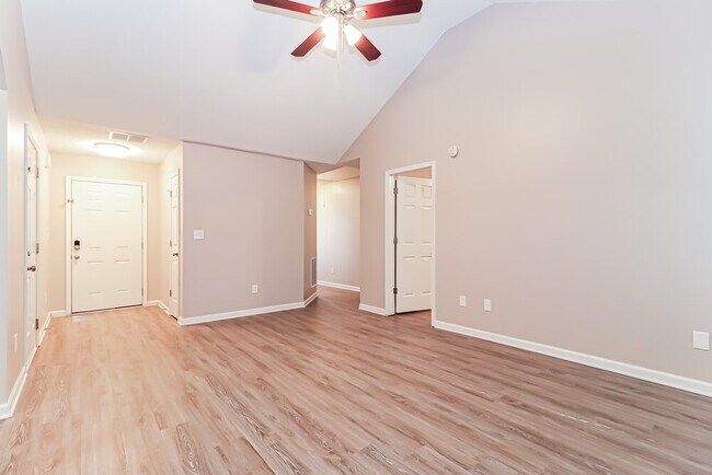 Foto del edificio - 540 Cherry Branch Ln