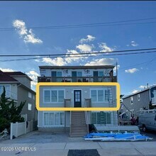 Building Photo - 1105 N Ocean Ave