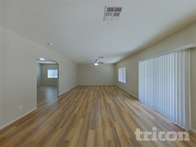 Foto del edificio - 42783 W Magnolia Rd