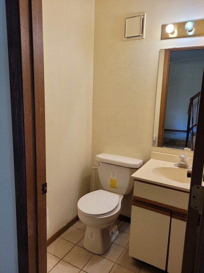 Guest bath - 14197 Bedford Dr