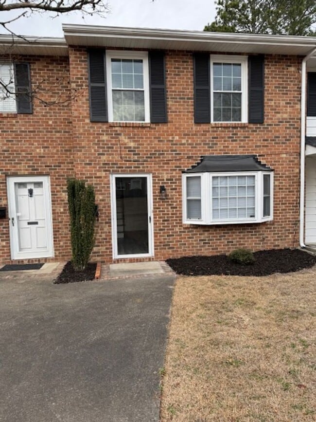 Building Photo - 610 Park Ave