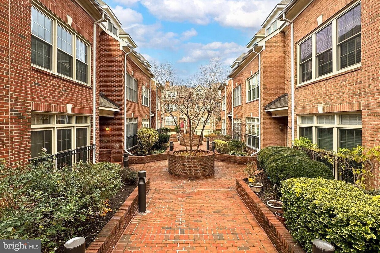 Primary Photo - 1501-D N Colonial Terrace
