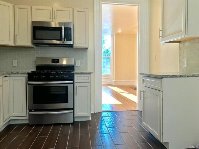 Building Photo - 206 Hawley Ave