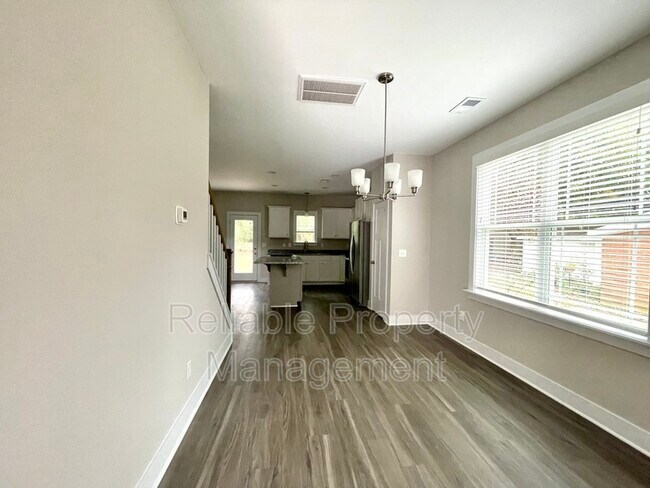 Building Photo - 411 Barbour St