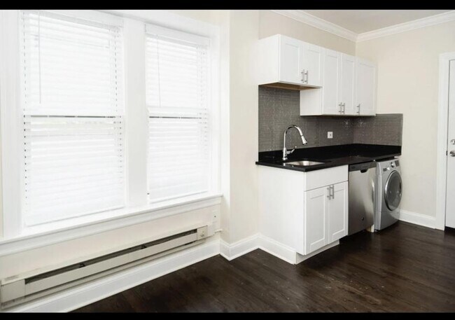 Foto del edificio - 0 bedroom in Chicago IL 60613